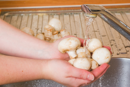washing mushrooms