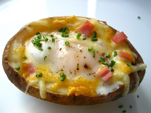 Egg baked in potato
