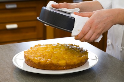 Unmolding pineapple upside-down cake
