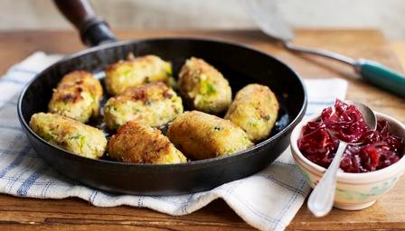 sausages with red onion