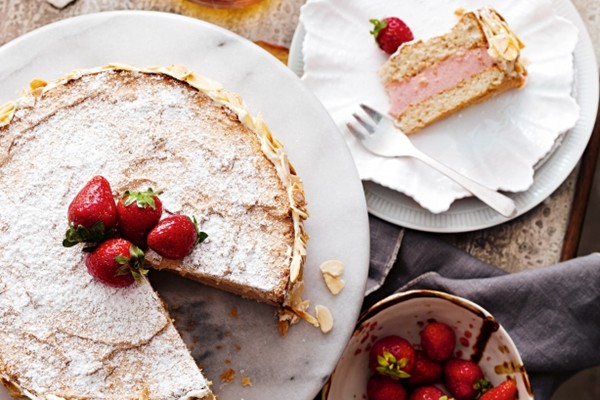 strawberry mouse cake