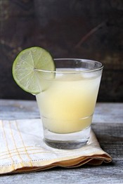 Black and Stormy cocktail